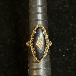 Elegant Black and Gold Women's Ring